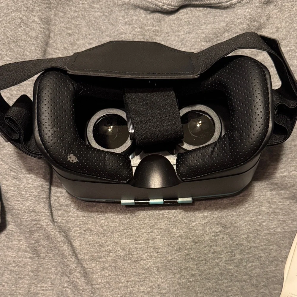 Utopia 360 Black VR Headset with Controller. Virtual Reality Excellent Condition
